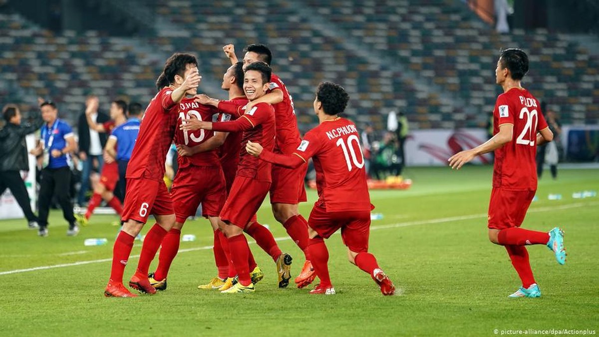 Tak ada new normal di Liga Vietnam. (Foto: DW News)