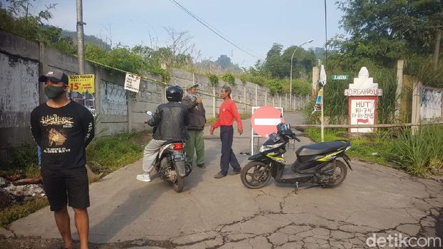Jalan Alternatif di Cimahi Ditutup