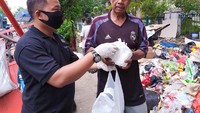 Sebagai ucapan syukur di bulan suci Ramadhan ini, Luminor Hotel Kota yang berada di Jl. Mangga Besar No.73, Tamansari, Jakarta Barat ini menggelar aksi berbagi makanan kepada saudara kita yang kurang mampu. Dengan tetap mengindahkan peraturan PSBB dari pemerintah yaitu untuk tidak menimbulkan kerumunan, tetap menjaga kebersihan dan menggunakan masker ketika sedang di luar.
