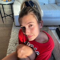 Foto model Hailey Baldwin tanpa makeup ini diunggah sang suami penyanyi Justin Bieber ke Instagram. Cantiknya Hailey meski tak memakai makeup! Foto: Dok. Instagram