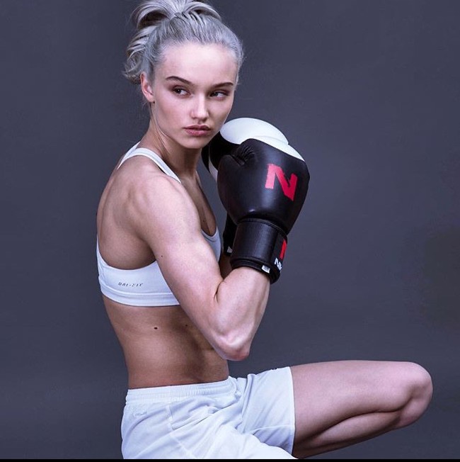 Svetlana Soluyanova dikagumi bukan hanya prestasinya di dunia tinju, tetapi juga pesona kecantikan yang dimilikinya. Svetlana disebut sebagai paket lengkap untuk icon antara kecantikan dan kekuatan. Foto: Instagram