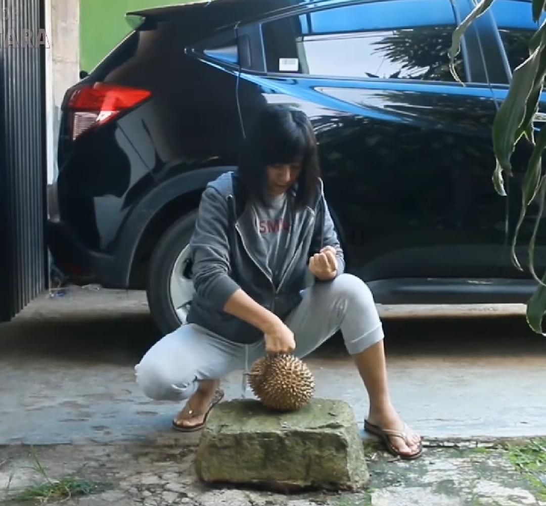 chintya candranaya belah durian