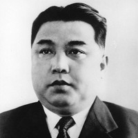 Inilah Kim Il Sung saat muda, kakek Kim Jong Un sekaligus pendiri Korea Utara yang jadi inspirasi gaya rambutnya saat ini. Foto: Getty Images/Three Lions