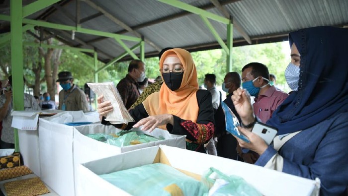 Pemerintah Provinsi (Pemprov) Aceh menyalurkan 215 ribu masker kain untuk masyarakat kurang mampu