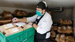 Koki Terkenal Bantu Masak untuk Warga Terdampak Corona