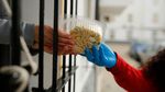 Koki Terkenal Bantu Masak untuk Warga Terdampak Corona