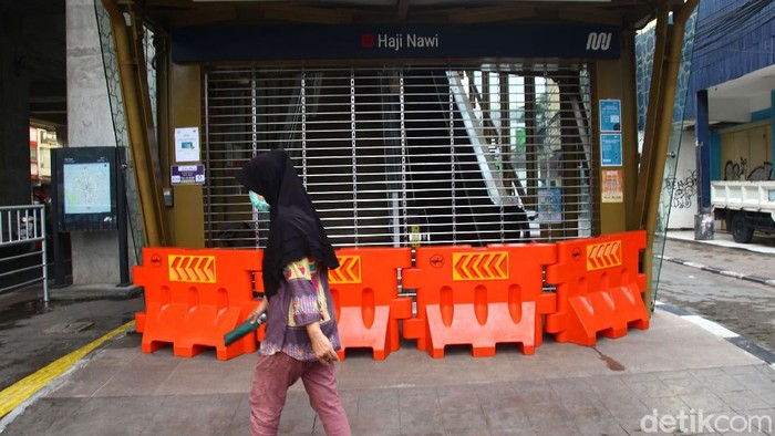Stasiun MRT Haji Nawi Tutup untuk Cegah Corona PSBB DKI Jakarta diperpanjang hingga 22 Mei 2020 mendatang. PT MRT Jakarta pun memutuskan untuk menutup operasional stasiun Haji Nawi.