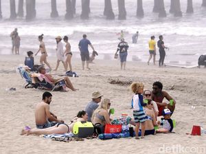 Cuek! Warga AS Ramai-ramai Piknik ke Pantai Saat Pendemi Corona