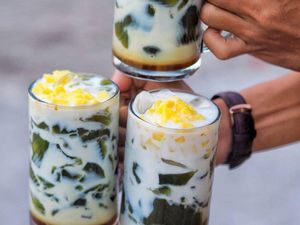 Bikin Sendiri Cincau Hijau yang Kenyal Lembut Untuk Buka Puasa
