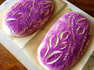 Keren! Roti Sourdough Ini Dihias dengan Pola Artistik