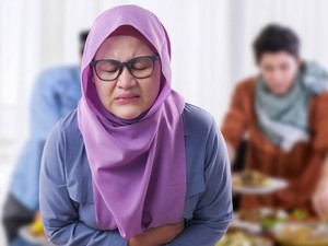 Nyeri Maag Kambuh Saat Puasa? Simak Tips Berikut Ini