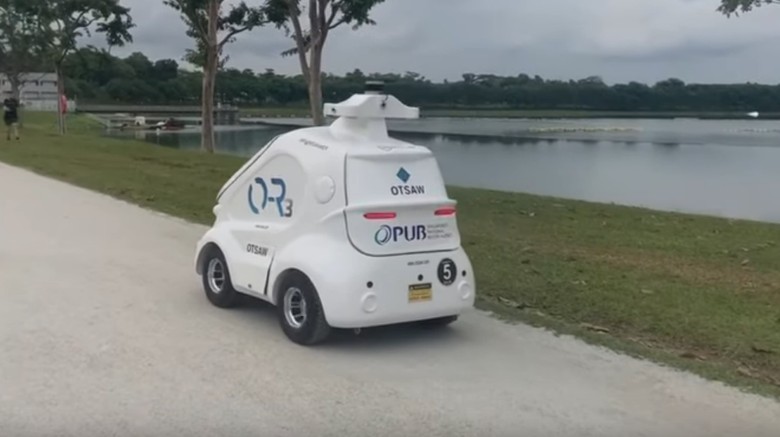 Robot O-R3, duta social distancing Singapura Robot O-R3, duta social distancing Singapura