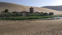 Danau bulan sabit ini sudah berumur sekitar 2.000 tahun. Karena berada di jalur Sutera Kuno, Yueyaquan menjadi salah satu tempat peristirahatan pedagang dan biksu dari Asia Tengah. (danielkh07/dTraveler)