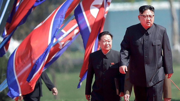 Kabar kondisi kesehatan pemimpin Korea Utara Kim Jong Un jadi perhatian dunia. Berbagai isu muncul terkait kondisi kesehatan orang nomor satu Korea Utara ini.