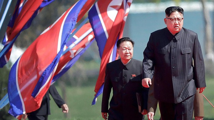 Saat Masyarakat Dunia Mempertanyakan Kabar Kesehatan Kim Jong Un Kabar kondisi kesehatan pemimpin Korea Utara Kim Jong Un jadi perhatian dunia. Berbagai isu muncul terkait kondisi kesehatan orang nomor satu Korea Utara ini.