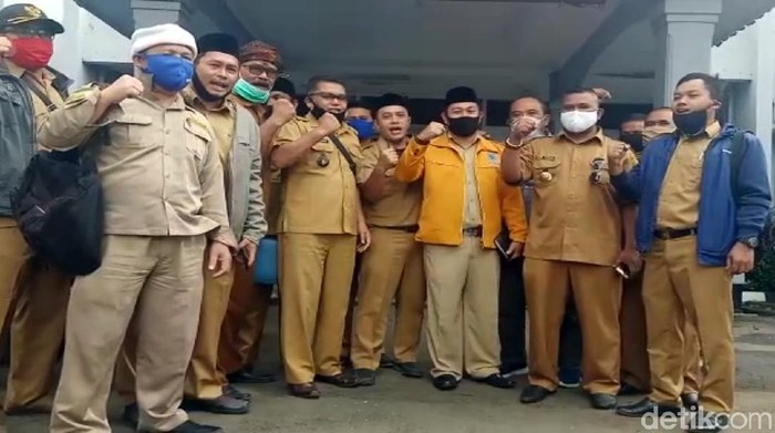 Kades di Sukabumi Tolak Bantuan Ridwan Kamil