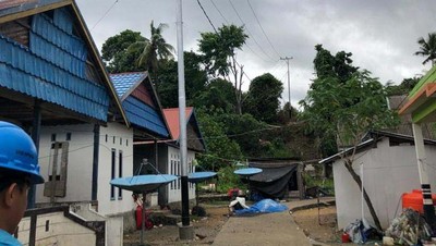 PLN Terangi 5 Dusun di Sulawesi Selatan dan Sulawesi Barat