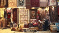 Pertama adalah negara Turki yang memiliki perpaduan budaya Eropa dan Asia. Pada jaman silam, negara Turki memiliki dinasti Muslim Ottoman yang menyebarakan Islam ke beberapa benua di dunia. Dan Kitwood/Getty Images.