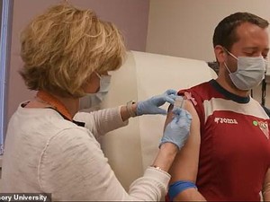 Pria Ini Ketagihan Uji Vaksin, Dulu Ebola Kini Corona