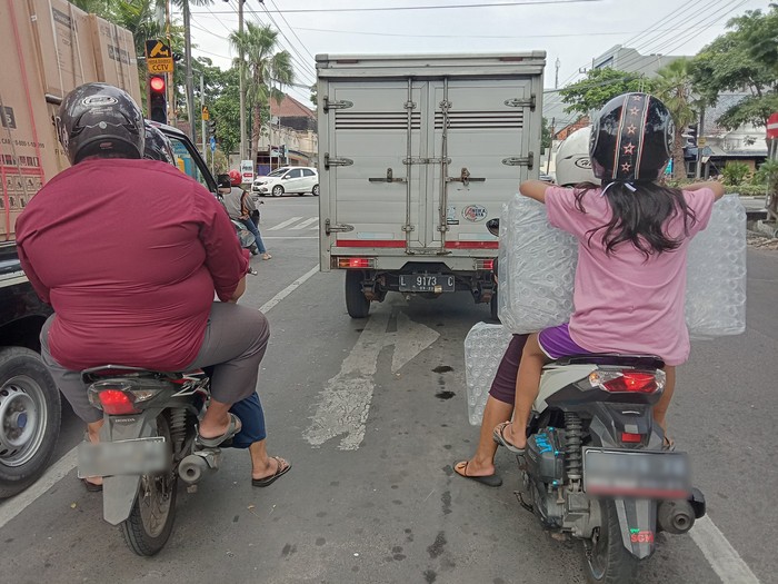 psbb surabaya pengendara masih berboncengan