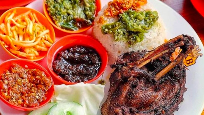 Tempat makan 24 jam