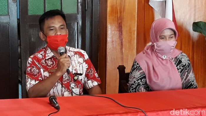 Camat Grogol, Sukoharjo, Bagas Windaryatno dan bidan pemilik indekos, Selasa (28/4/2020).
