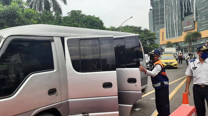 psbb diberlakukan penumpang mobil travel disuruh turun