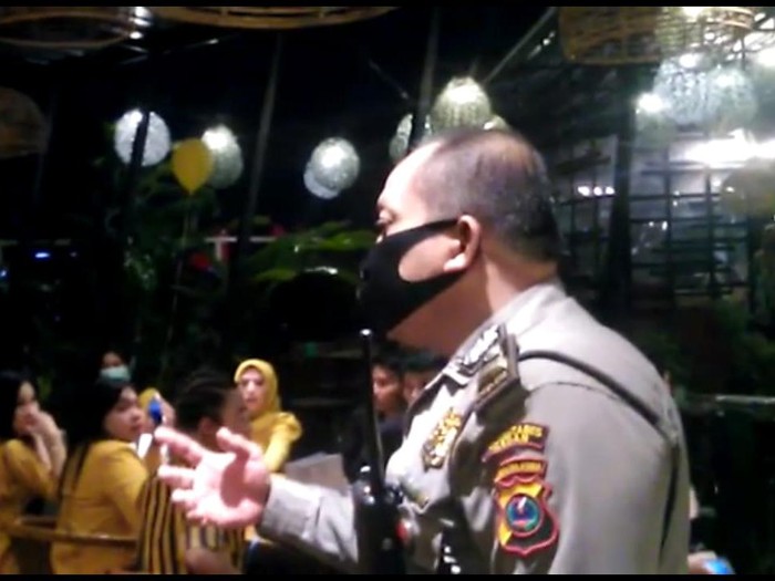 Birthday party selebgram Medan dibubarkan polisi (dok. Istimewa)