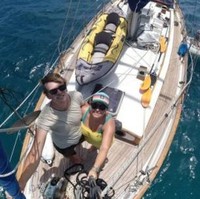 Pasangan kekasih Elena Manighetti dan Ryan Osborne yang berasal dari Manchester, Inggris mengaku tidak banyak mengetahui tentang virus Corona, sehingga keduanya masih melakukan perjalanan keliling dunia dengan berlayar. Foto: Facebook Sailing Kittiwake