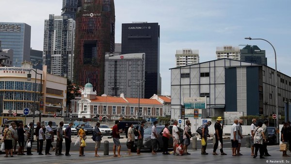 Singapura ada di urutan keenam kota termahal di dunia bagi pebisnis. Survei ini bisa dijadikan perusahaan multinasional menetapkan kembali besaran gaji bagi karyawannya. (Foto: DW News) Singapura ada di urutan keenam kota termahal di dunia bagi pebisnis. Survei ini bisa dijadikan perusahaan multinasional menetapkan kembali besaran gaji bagi karyawannya. (Foto: DW News)