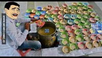 Setiap memasuki bulan puasa, banyak netizen kreatif sekaligus iseng yang membuat meme makanan. Berbagai makanan dan pengalaman saat puasa dihadirkan dalam meme kocak.  Foto: istimewa