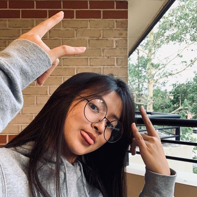 “Pakai pelet ya lu?” komentar netizen Indonesia. “Eh inget ya gue ada dendam sama lu,” tambah lainnya. “Fansnya orang Indo semua, tanpa orang Indo bisa apa lu,” imbuh lainnya. Foto: Instagram