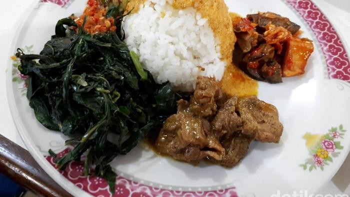 Tempat makan 24 jam Tempat makan 24 jam