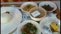 Kalau si hari biasa, tidak ada yang tergoda dengan menu makanan rumah sakit yang rasanya hambar. Tapi kalau lagi puasa, makanan rumah sakit pun terlihat menggoda. Foto: istimewa