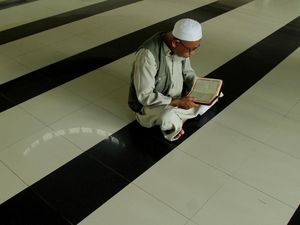 Kitab Suci Agama di Indonesia dan Tempat Ibadahnya