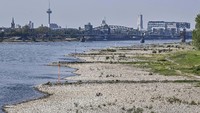 Sungai Rhine di Cologne, merupakan salah satu sungai paling penting di Jerman.