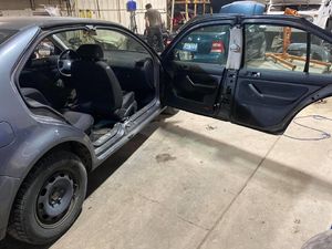Enggak Banget, Modifikasi Sedan VW Pemilik Pintu Terpanjang di Dunia