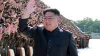 Spekulasi Kim meninggal mulai muncul setelah yang bersangkutan tidak menghadiri acara perayaan ulang tahun sang ayah Kim Jong Il dan kakek Kim Il Sung pada 15 April lalu, yang juga menjadi hari libur nasional di Korut.STR/AFP via Getty Images.
