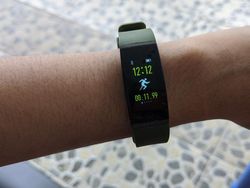 Unboxing Realme Band, Fitness Tracker Murah Penantang Mi Band