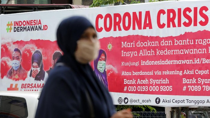 Semangat Indonesia Perlahan Bangkit Melawan Corona Kasus positif COVID-19 di ibu kota disebut kini alami perlambatan yang signifikan. Hal itu beri semangat baru bahwa Indonesia dapat bangkit lawan Corona.