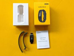 Unboxing Realme Band, Fitness Tracker Murah Penantang Mi Band