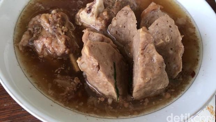 Tempat makan 24 jam