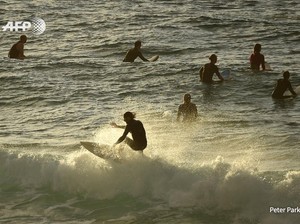Australia Longgarkan Pembatasan Corona, Pantai Bondi Dibuka Kembali