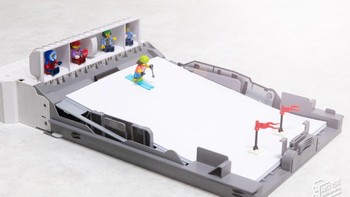 Ketika kertas menjadi arena seluncur salju. Foto: Ric Tse via Petapixel