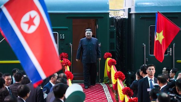 Kabar kondisi kesehatan pemimpin Korea Utara Kim Jong Un jadi perhatian dunia. Berbagai isu muncul terkait kondisi kesehatan orang nomor satu Korea Utara ini.