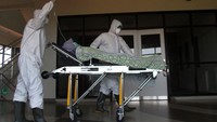 Perubahan jumlah kasus baru, kasus kematian, hingga pasien sembuh masih terus dilaporkan. Antara Foto/Ari Bowo Sucipto