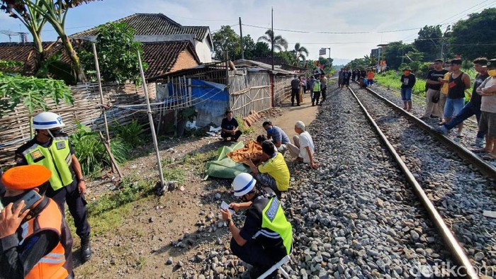 nenek tewas terserempet kereta api