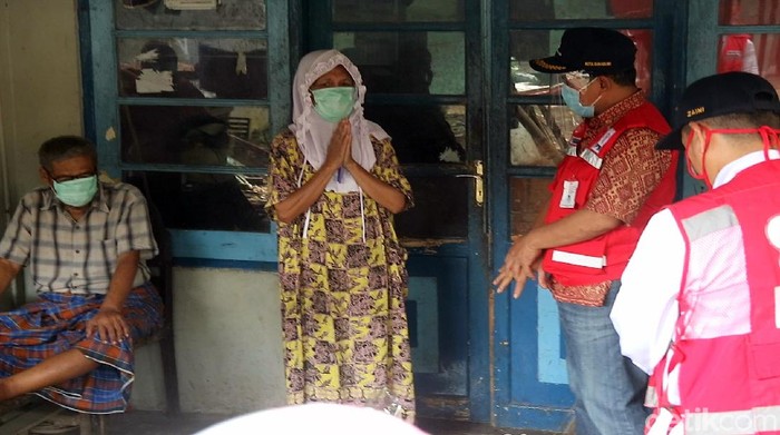 Pemandi Jenazah Dikucilkan Warga Sukabumi