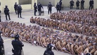 Keputusan tersebut dilakukan setelah adanya lonjakan 22 kasus pembunuhan dalam sehari pada hari Jumat (24/4). El Salvador President Press Office via AP.