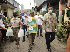 Hadapi Ramadhan & COVID-19, Pertamina Bagikan Sembako di Makassar
